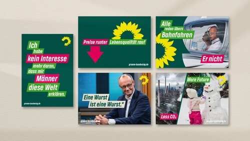 5 Postkarten liegen auf einem Tisch