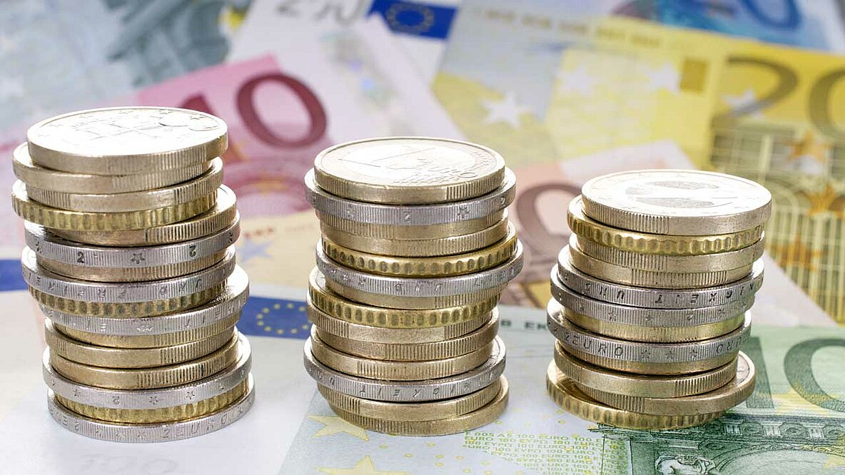 Eurogeldscheine und Münzen