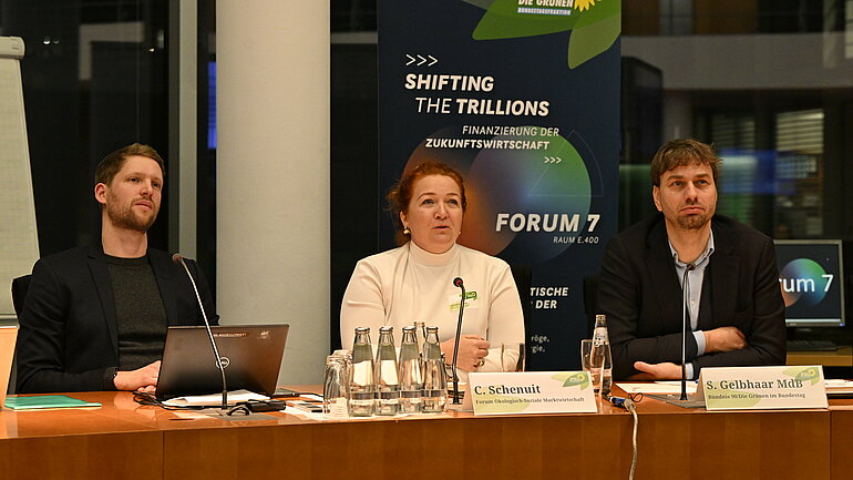 Carolin Schenuit, geschäftsführende Vorständin des FÖS und Stefan Gelbhaar MdB, während Forum 7: "Klima- und energiepolitische Leitplanken als Treiber der Transformation".