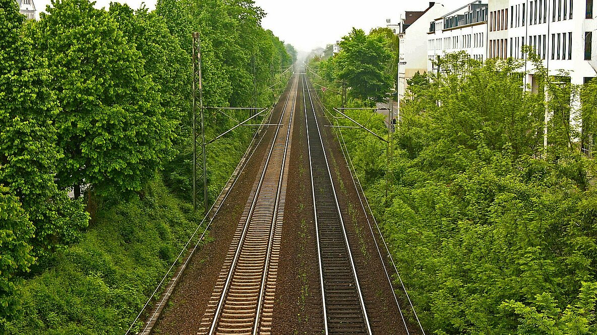 Zweigleisige Hauptstrecke der Deutschen Bahn in Bonn