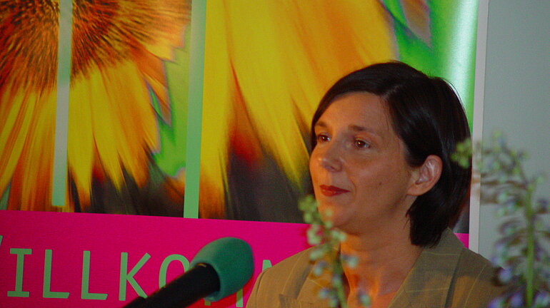 Katrin Göring-Eckardt, Bundestagsvizepräsidentin, am Rednerpult beim Empfang zum Katholikentag.