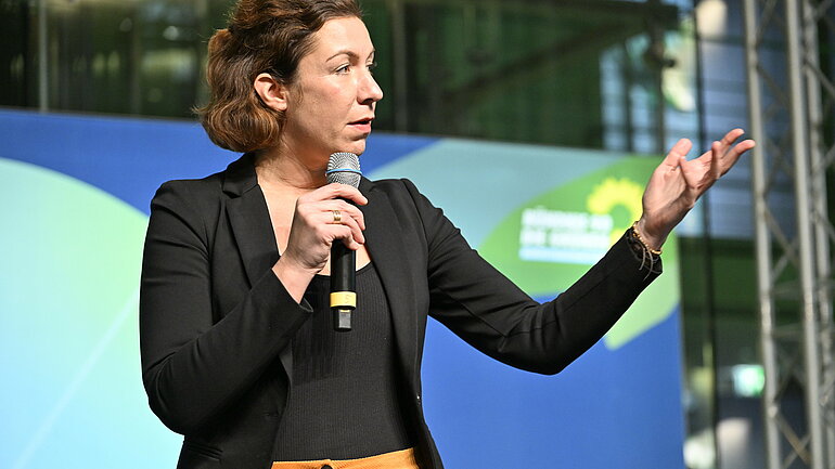 Kristina Jeromin, Geschäftsführerin des Green and Sustainable Finance Clusters Germany während der Keynote "Die Transformation gemeinsam gestalten".