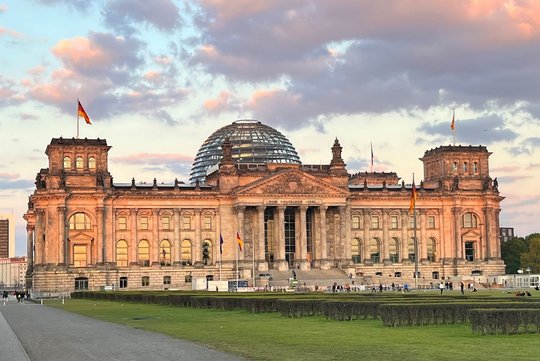 Das Reichstagsgebäude im Sonnenschein