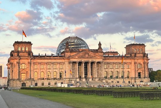 Das Reichstagsgebäude im Sonnenschein