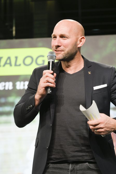 Mann mit Mikro