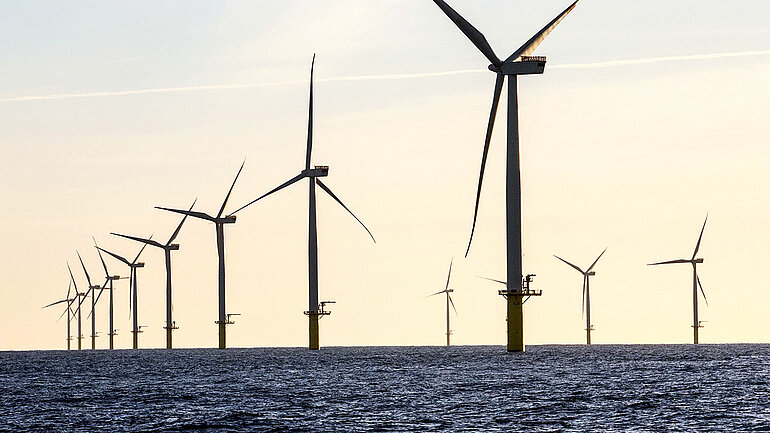  DEUTSCHLAND, HELGOLAND - NOVEMBER 25: Windturbinen im Offshore-Windpark Amrumbank West der E.ON SE.