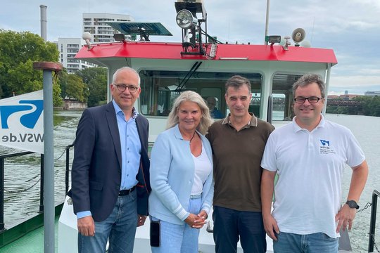 Tarek Al-Wazir im Wahlkreis am Main