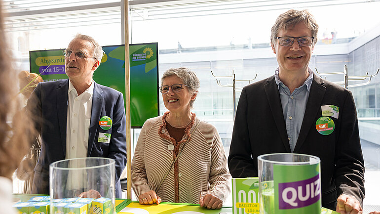 Fraktionsvorsitzende Britta Haßelmann am grünen Stand beim TEA 2023